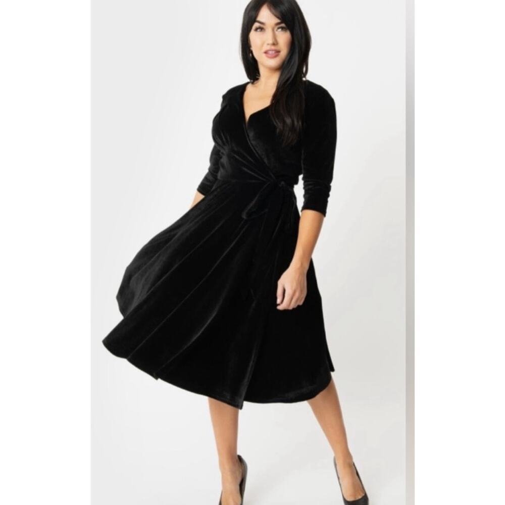 Unique Vintage 1940s Style Kelsie Black Velvet Wrap Dress Size Large - Picture 3 of 7